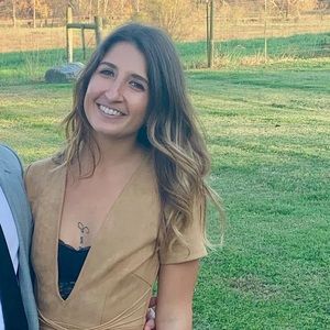 Meet your Posher, Maura